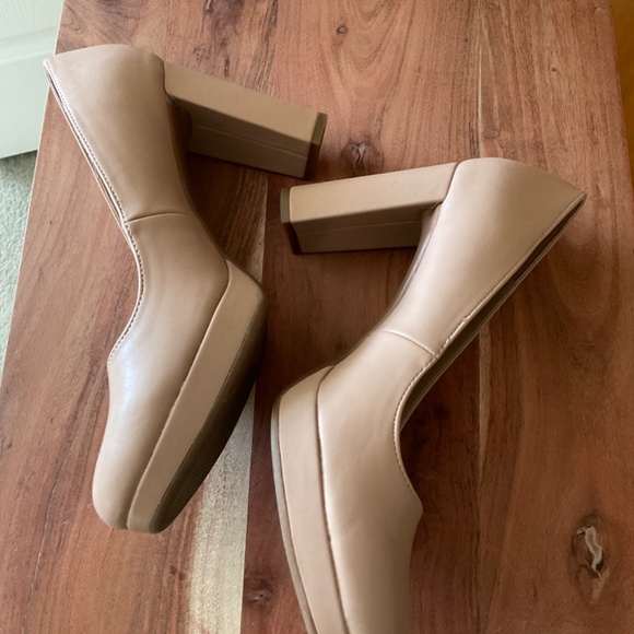 Naturalizer Leather Pumps - Picture 2 of 10